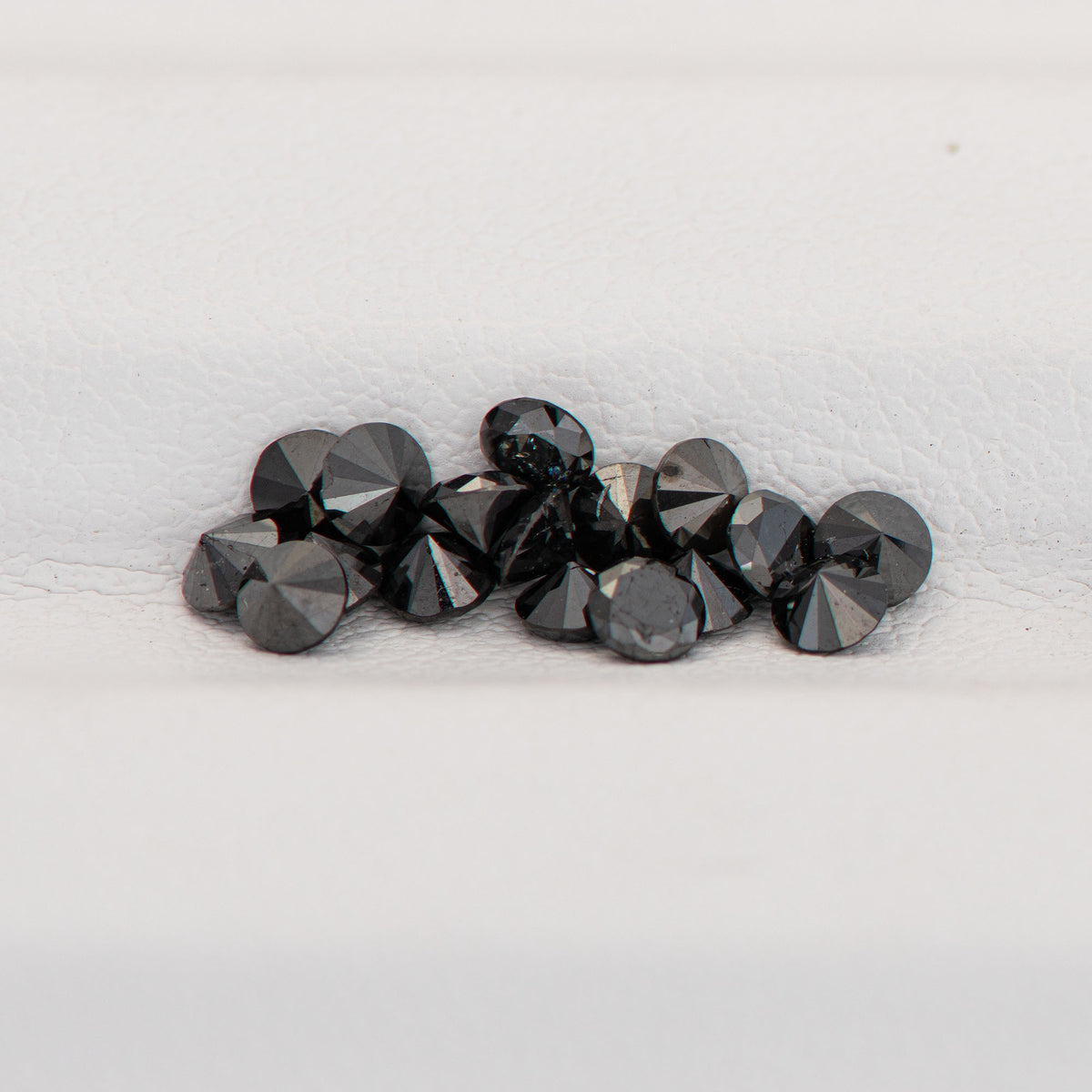 Diamante Negro Natural de 0.08Ct.
