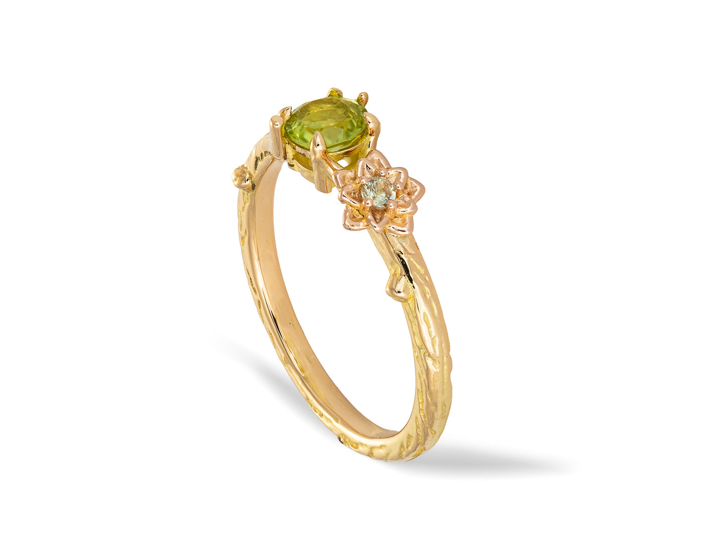 Anillo de Oro 18K con Peridoto y Zafiro