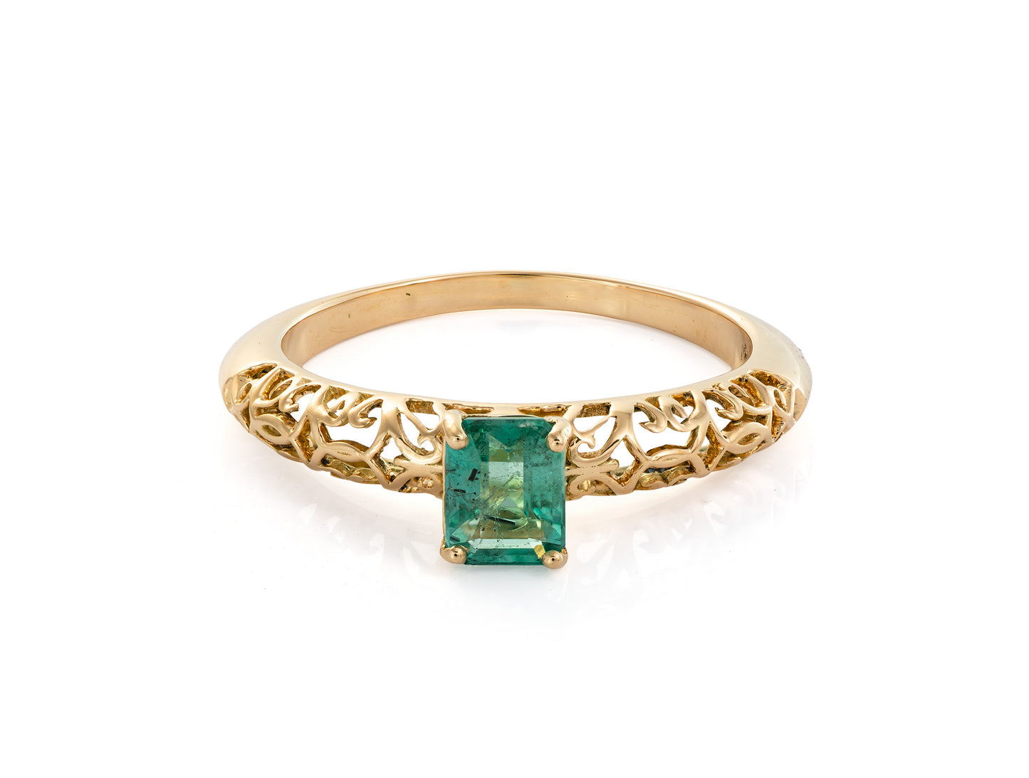 Anillo de Oro Amarillo 18k con Esmeralda Natural