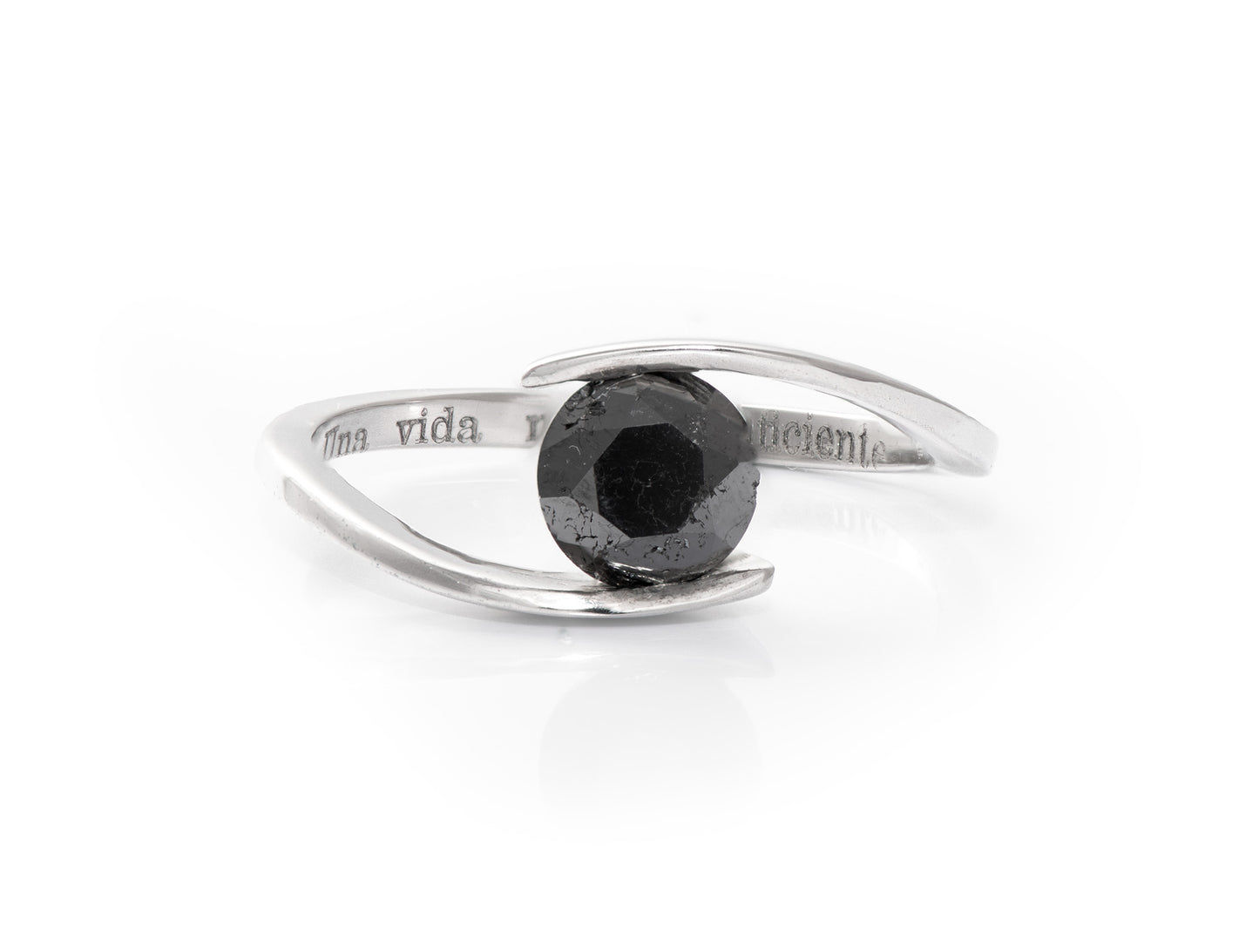 Anillo de Oro Blanco 18K con Diamante Negro Natural