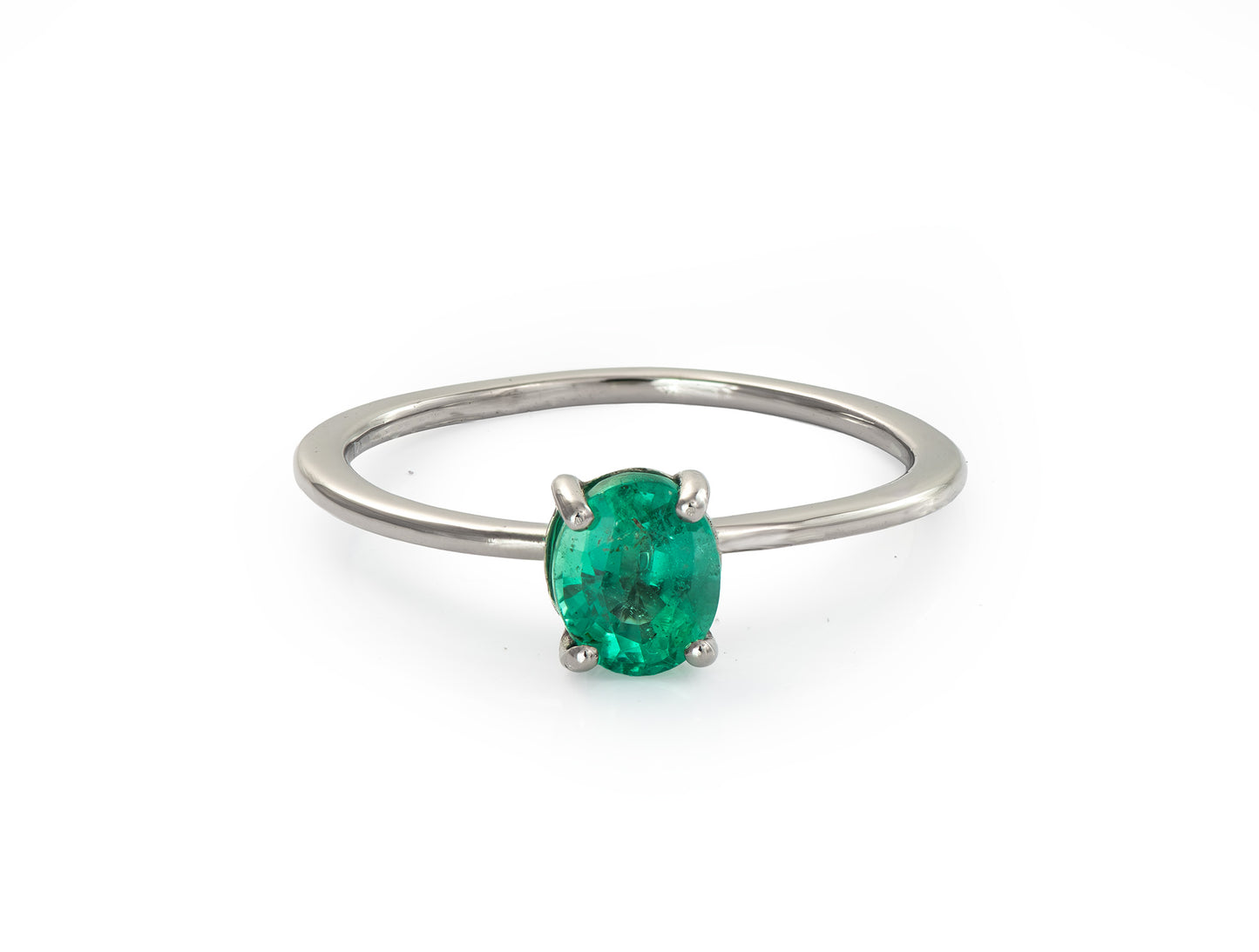 Anillo de Oro 18K con Esmeralda Natural
