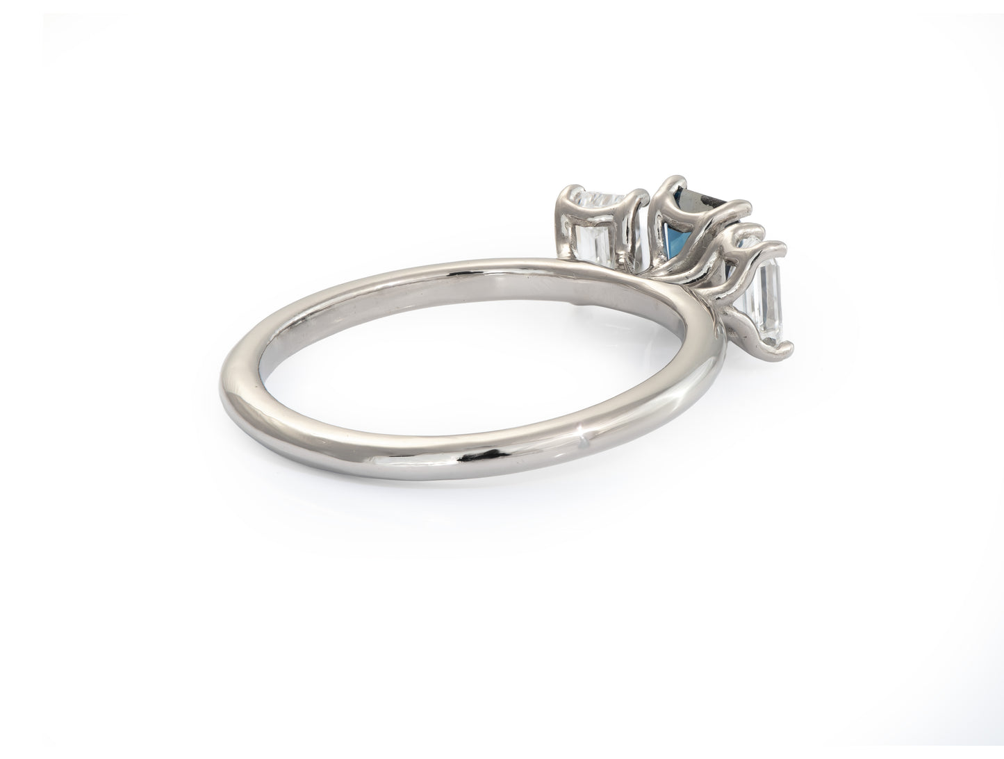 Anillo de Oro Amarillo 18K con Diamante Blanco Natural