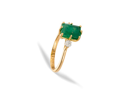 Anillo de Oro 18K con Esmeralda Natural