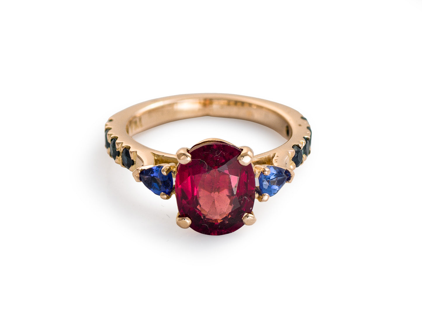 Anillo de oro 18k con Granate, Tanzanita y Zafiros Naturales