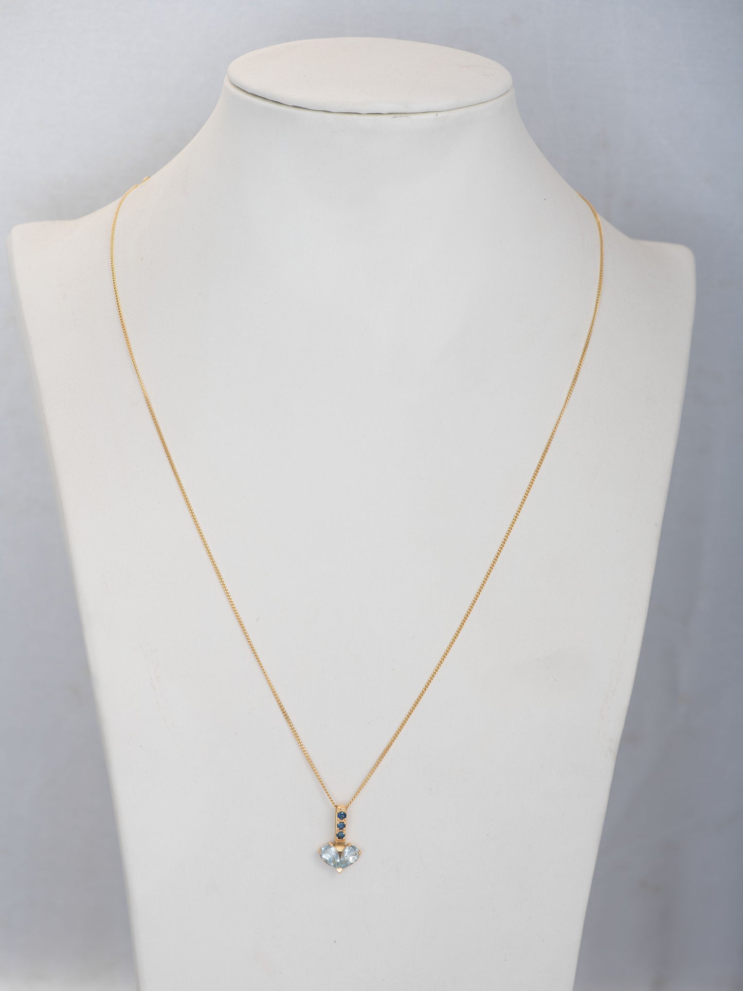 Dije de Oro 18K con Aguamarinas y Zafiros