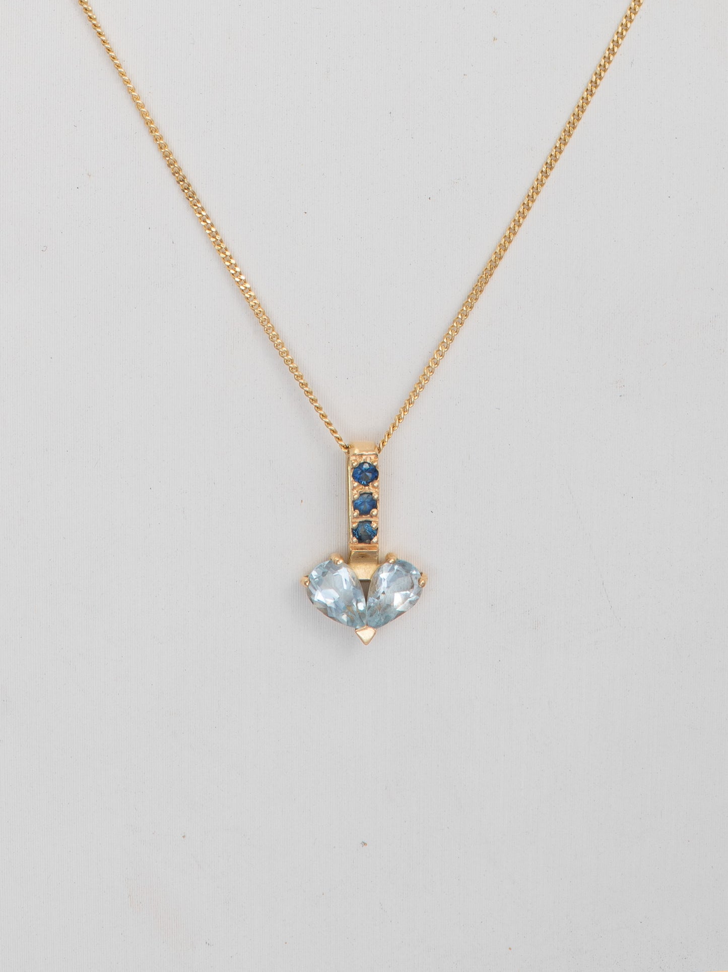 Dije de Oro 18K con Aguamarinas y Zafiros