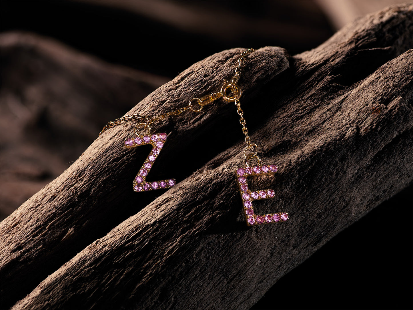 Par de Dijes en Oro Amarillo 18K con Zafiros Rosa Naturales