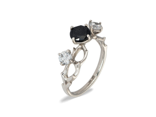 Anillo de Oro Blanco 18K con Diamante Negro Natural y Diamante de Laboratorio
