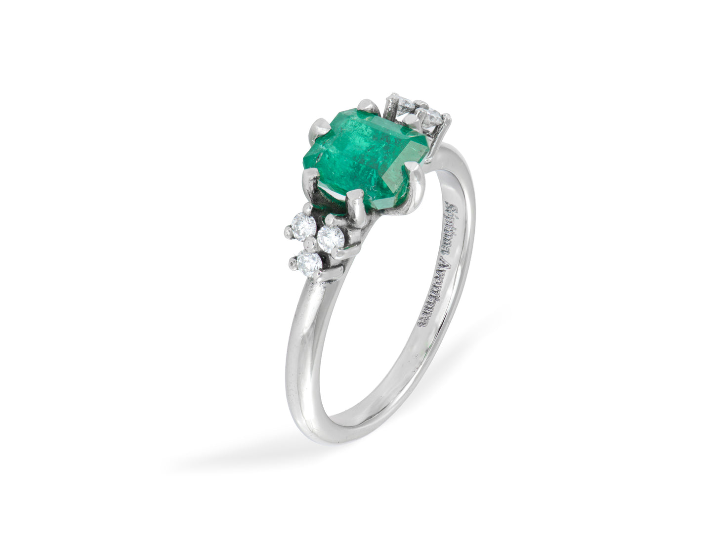 Anillo de Oro Blanco 18K con esmeralda y diamantes
