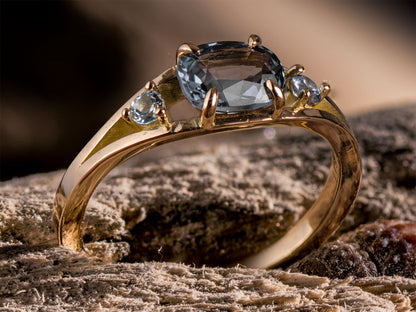 Anillo de Oro Amarillo 18K con Espinela, Zafiro y Aguamarina